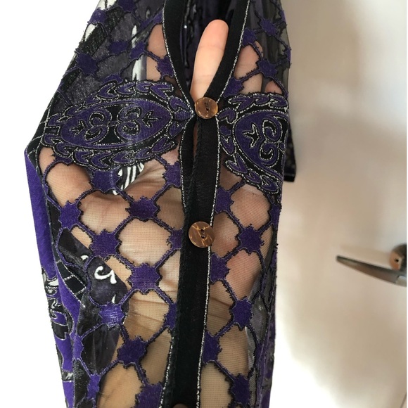 Beautiful shawl from Vegas wore twice in perfect condition! - Picture 2 of 4